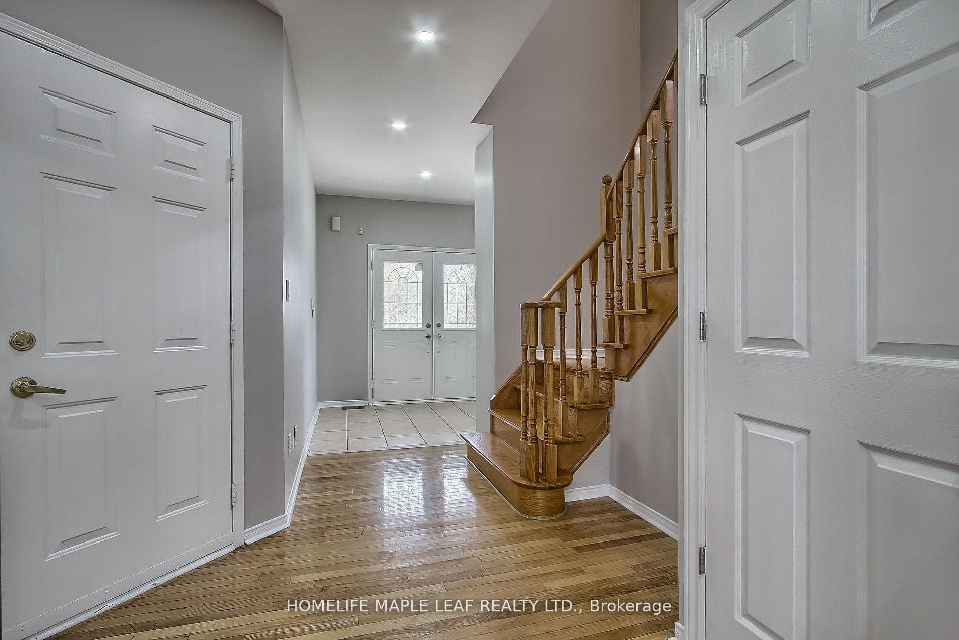93 Echoridge Drive photo 3
