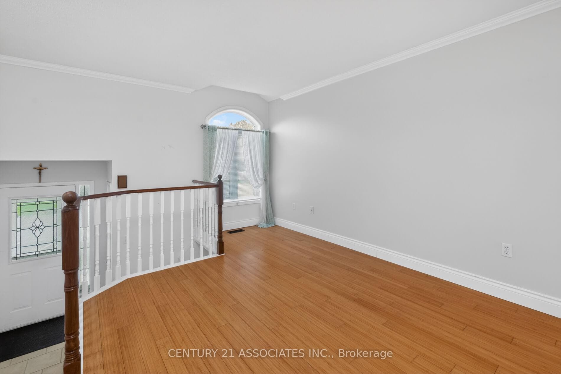 1817 Woodgate Court photo 9