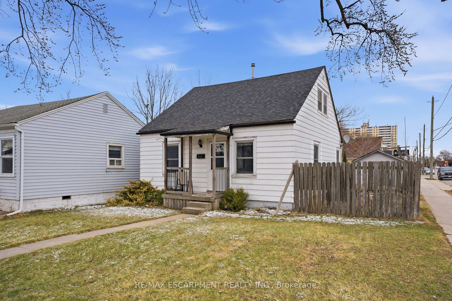 252 Ivon Avenue photo 4