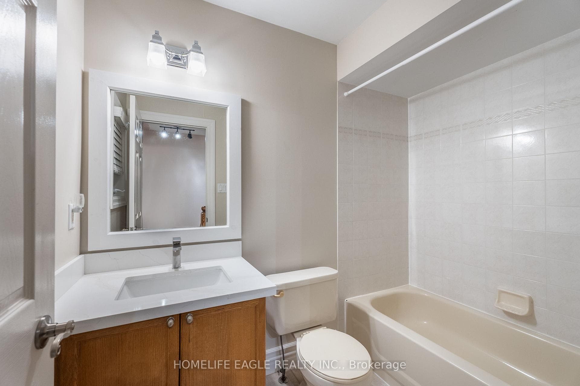 200 Narinia Crescent photo 26