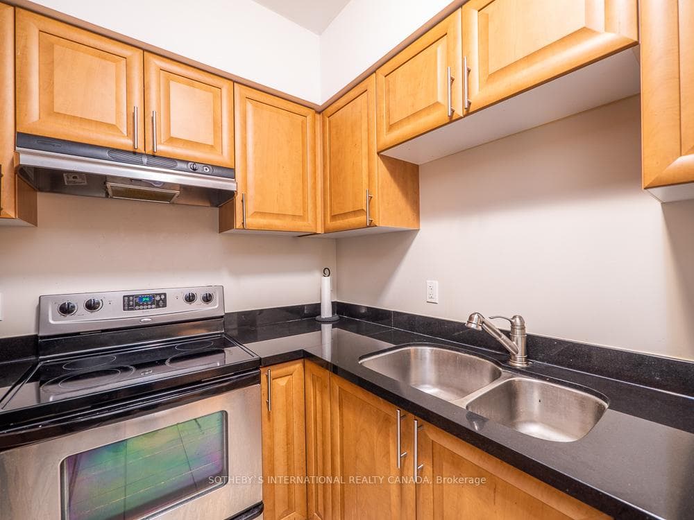 263 Wellington Street Unit 501 photo 8