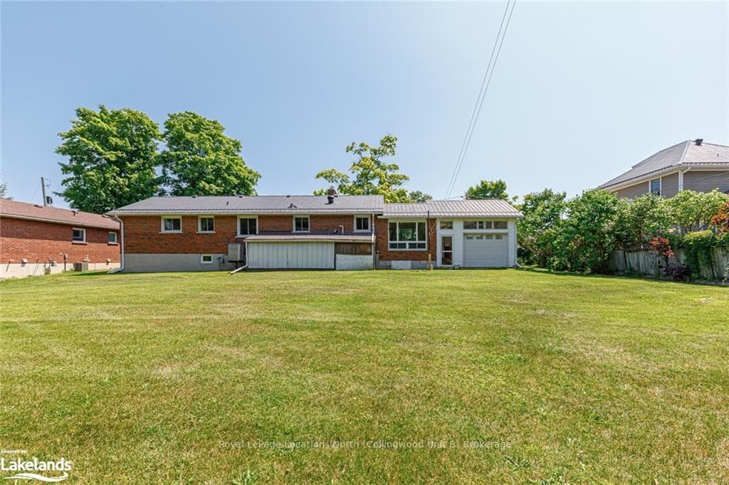 217 SIMCOE Street photo 29