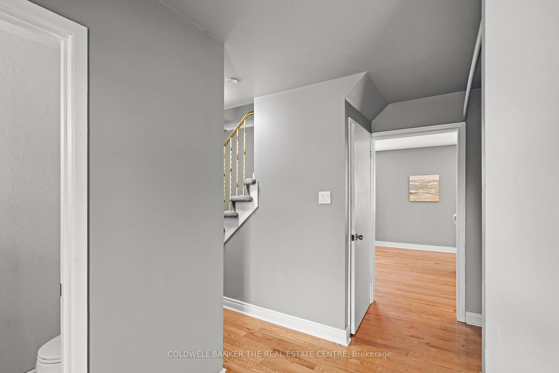 232 Talbot Crescent photo 3
