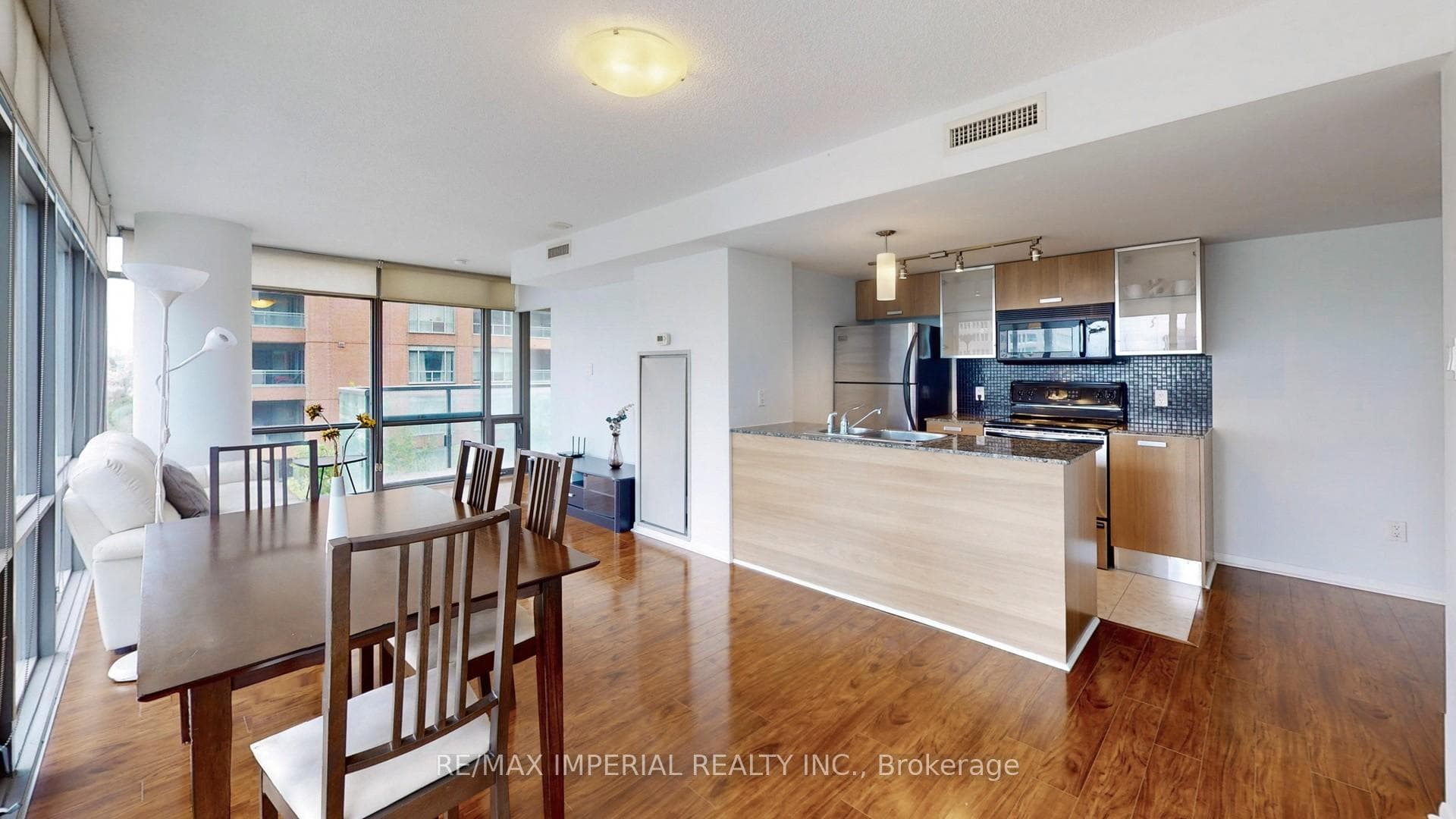 37 Grosvenor Street Unit 403 photo 11