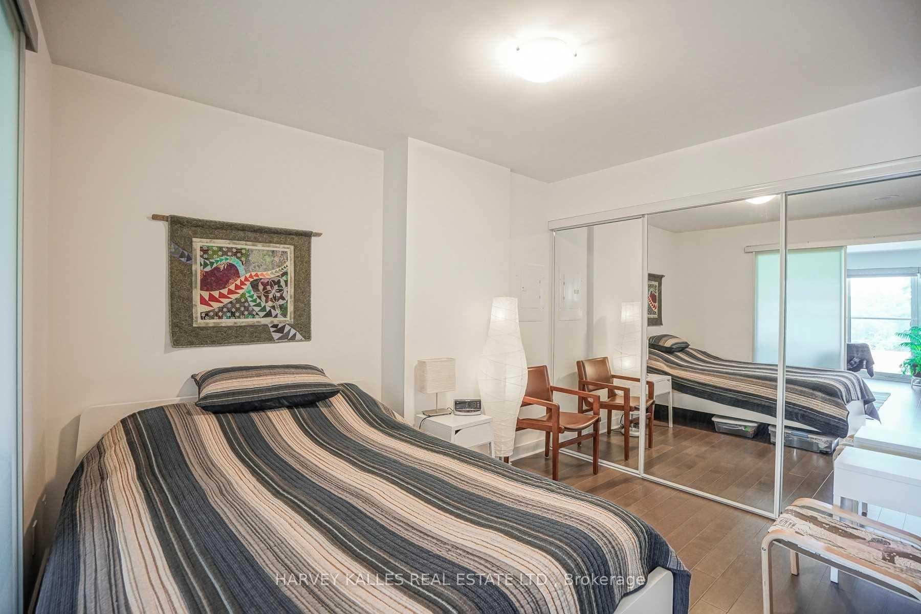 58 Orchard View Boulevard Unit 406 photo 13