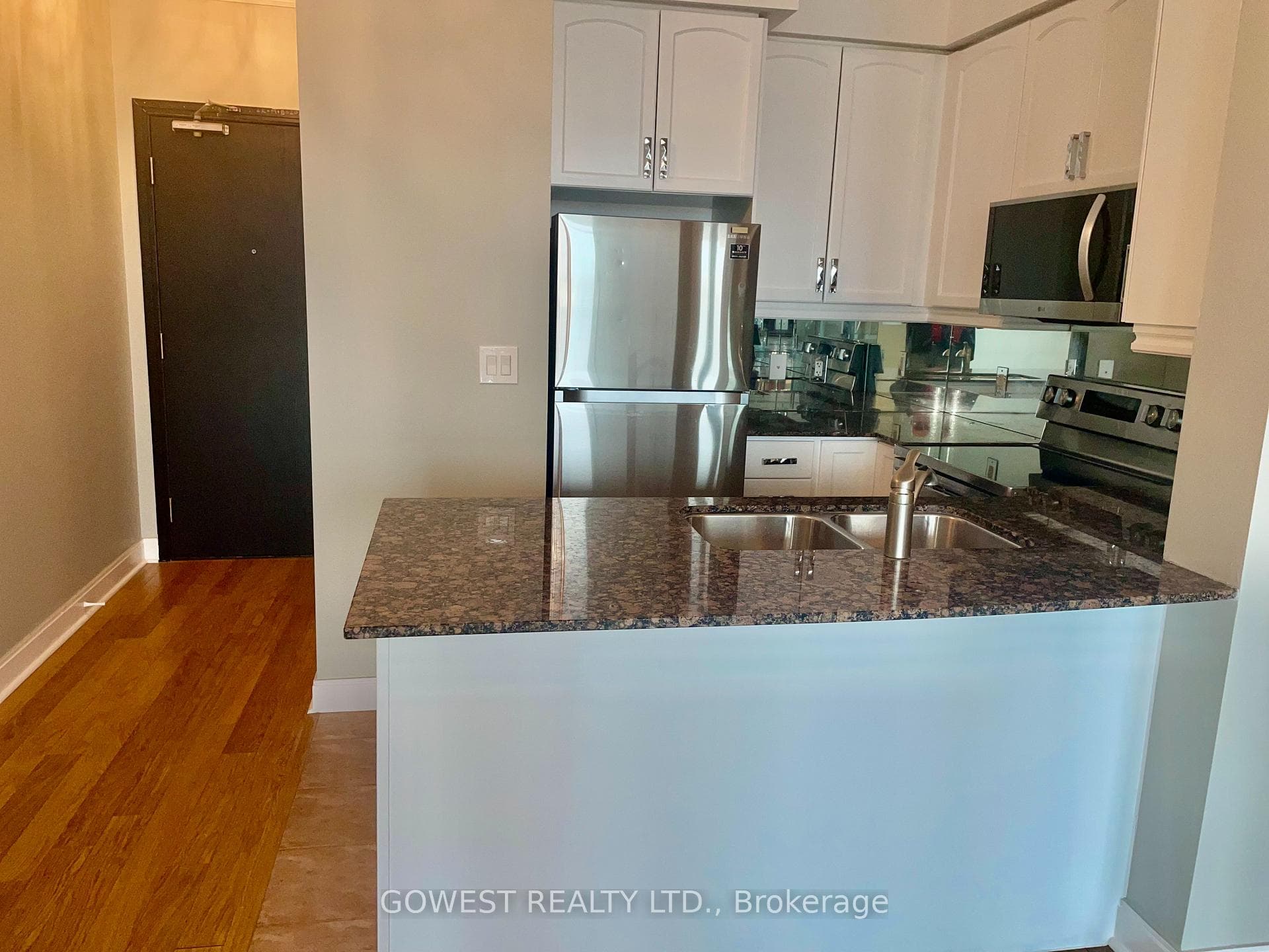 90 Absolute Avenue Unit 601 photo 4