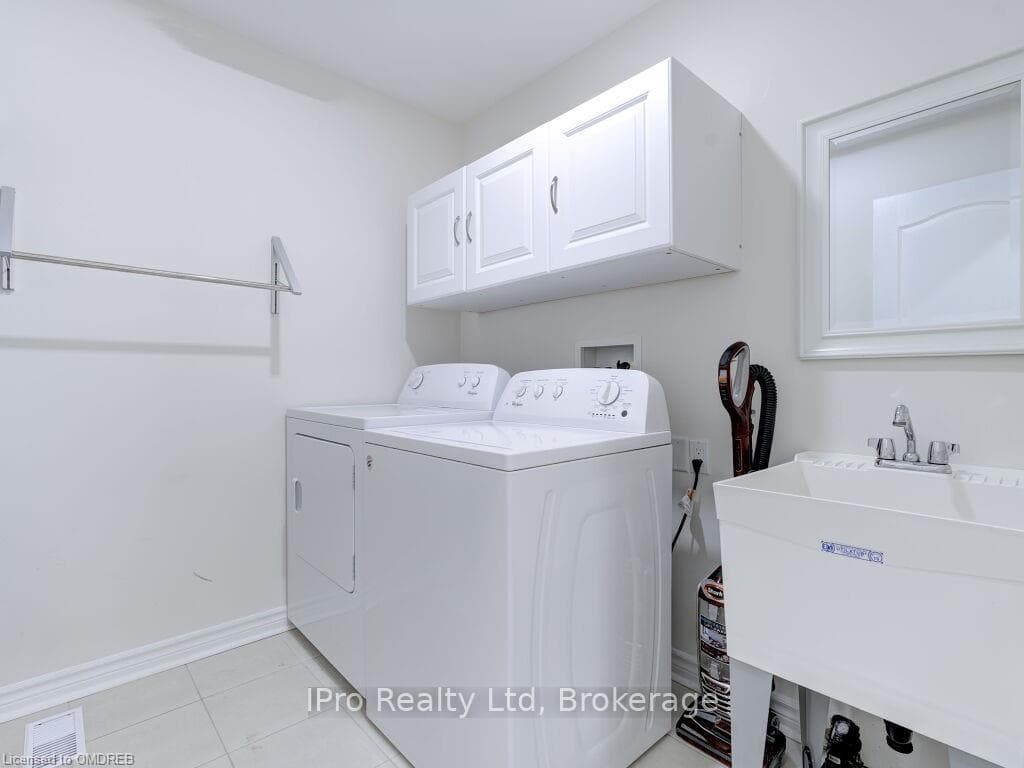 130 SWINDALE Drive photo 44