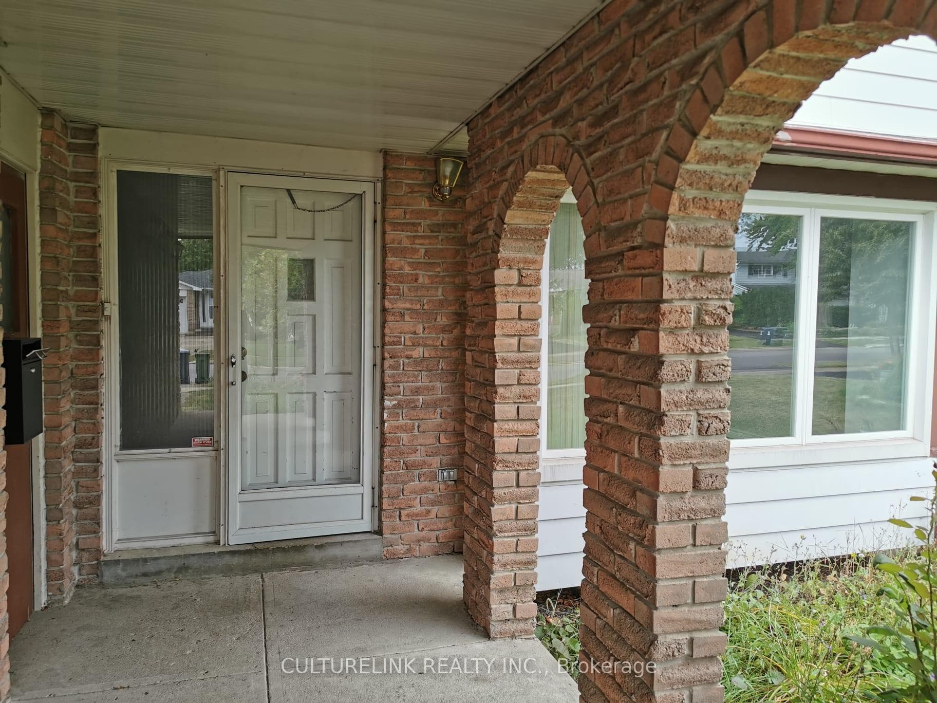 18 Westwater Drive photo 3