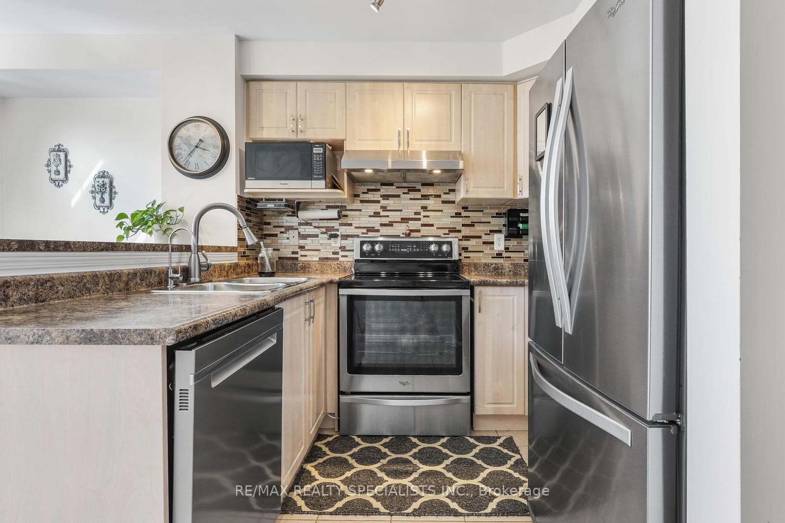 3370 Redpath Circle photo 14