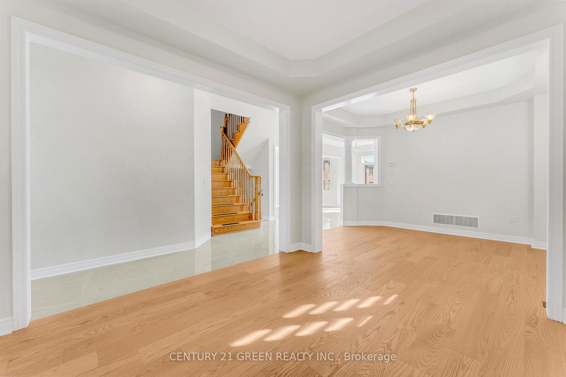 1174 Upper Thames Drive photo 9