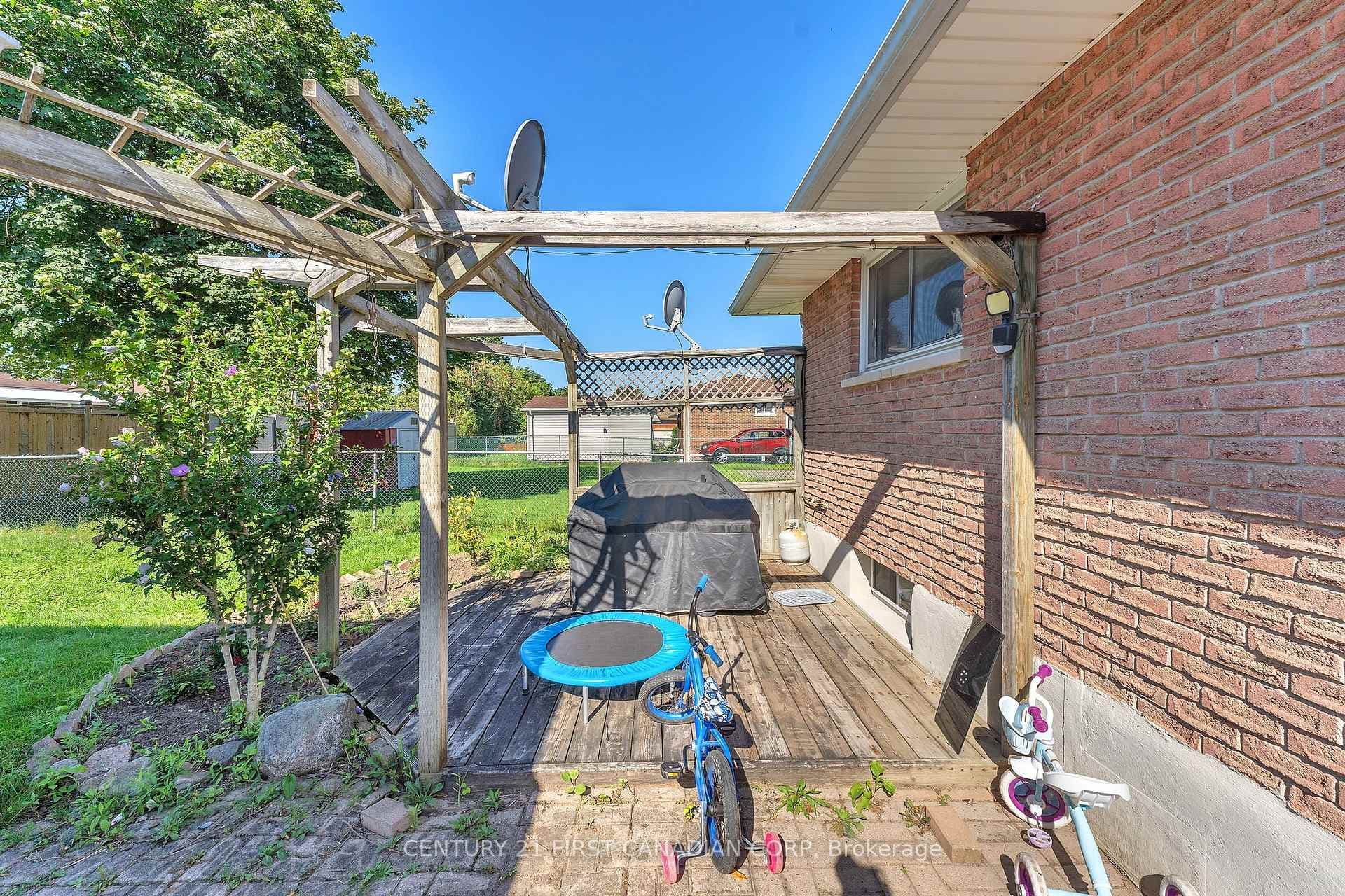 116 Alayne Crescent photo 26