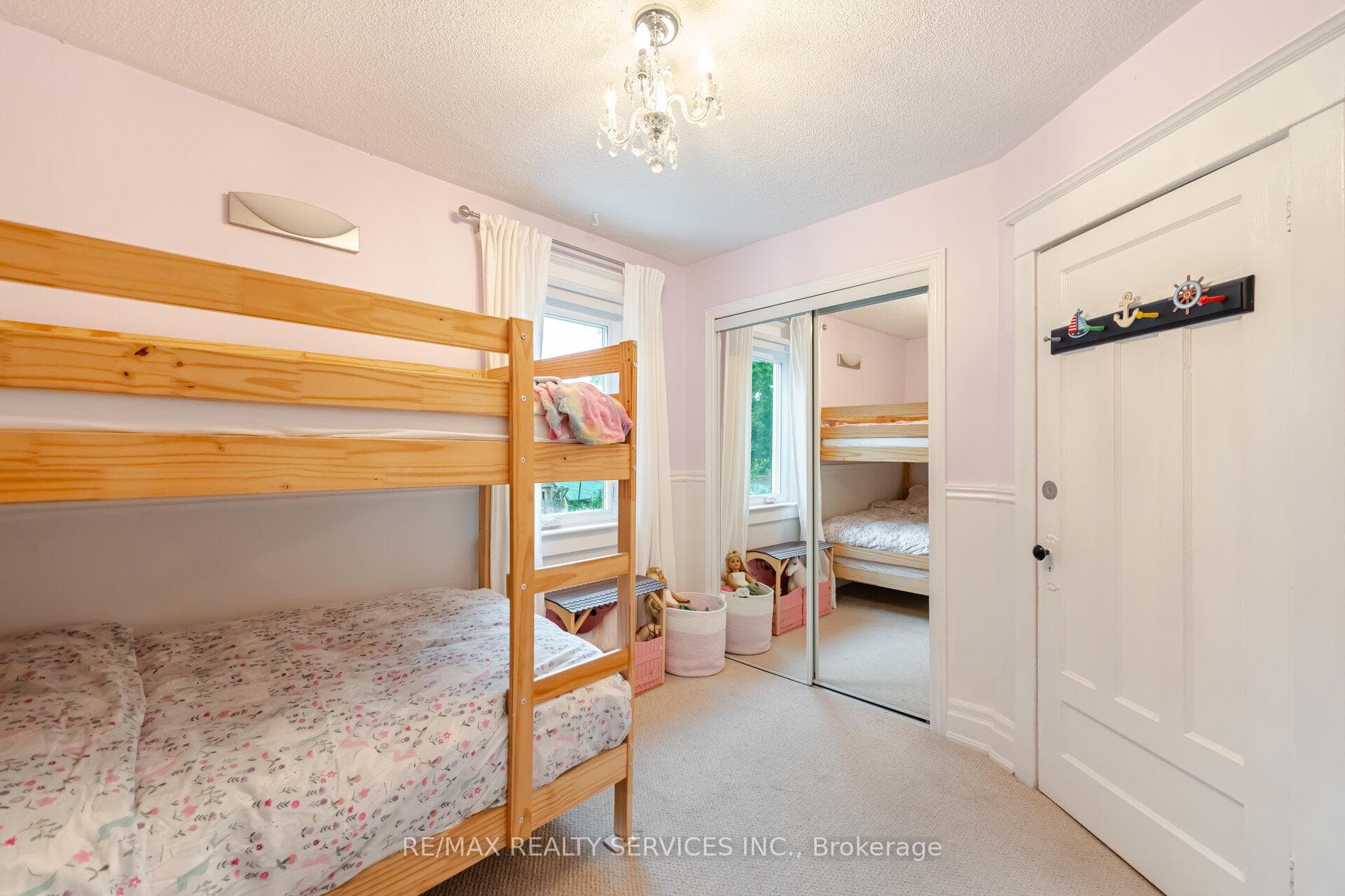 671 Milverton Boulevard photo 22
