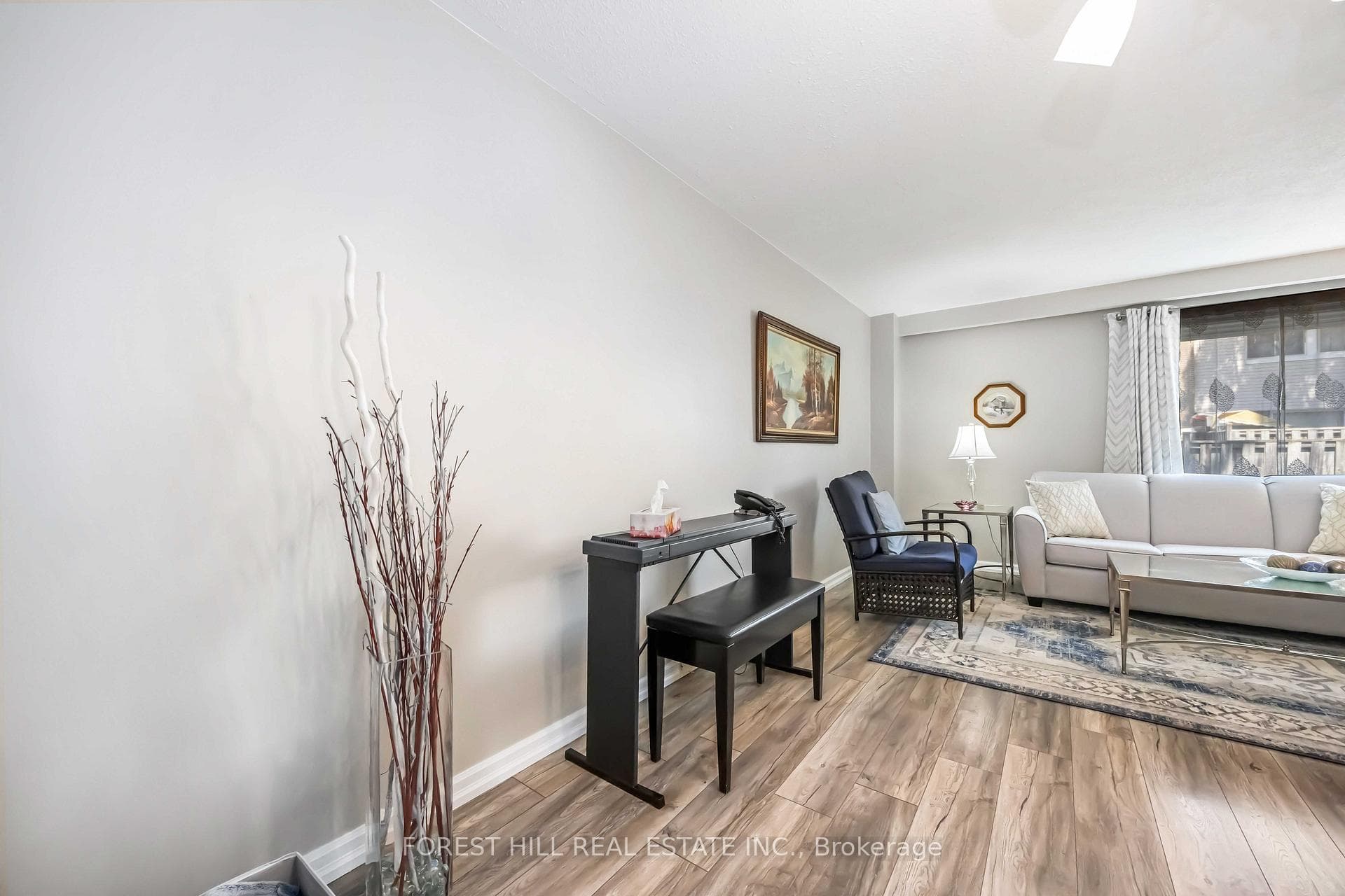 435 Silverstone Drive Unit 22 photo 16