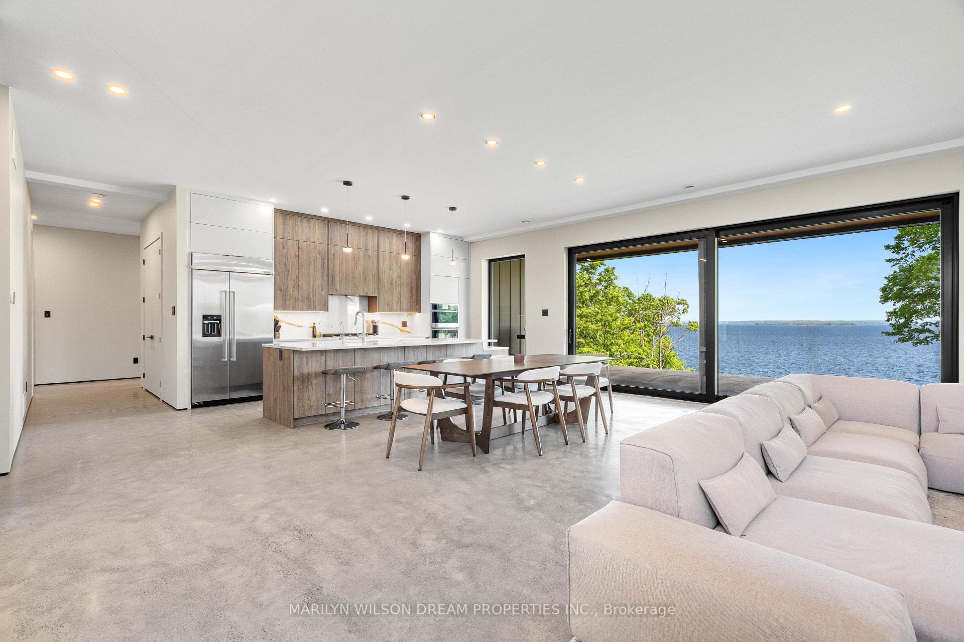 2486 Howe Island Drive photo 10