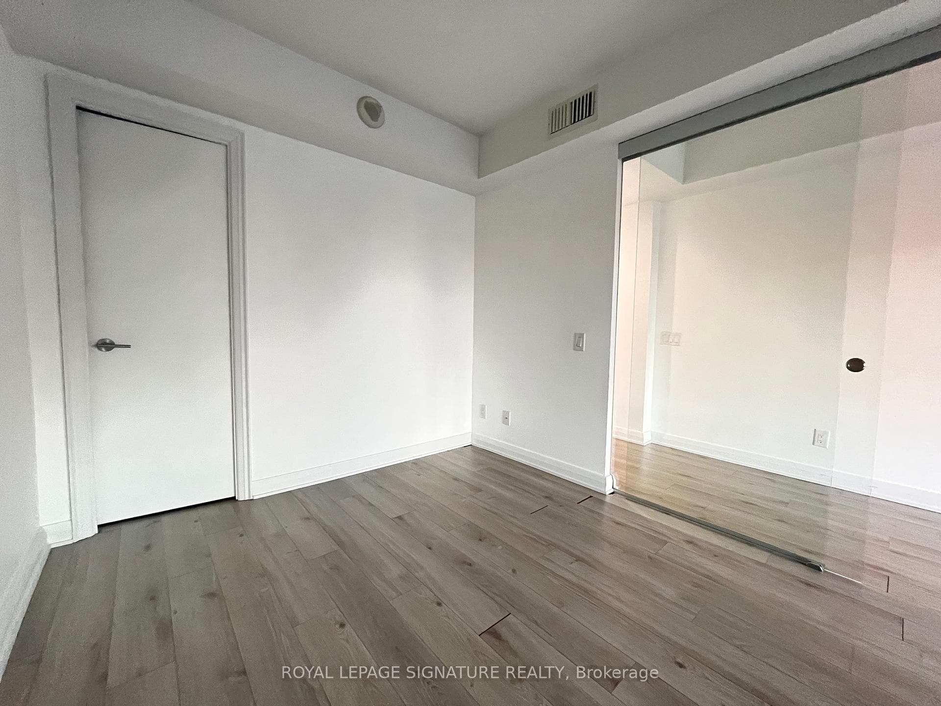 155 Yorkville Avenue Unit 520 photo 10