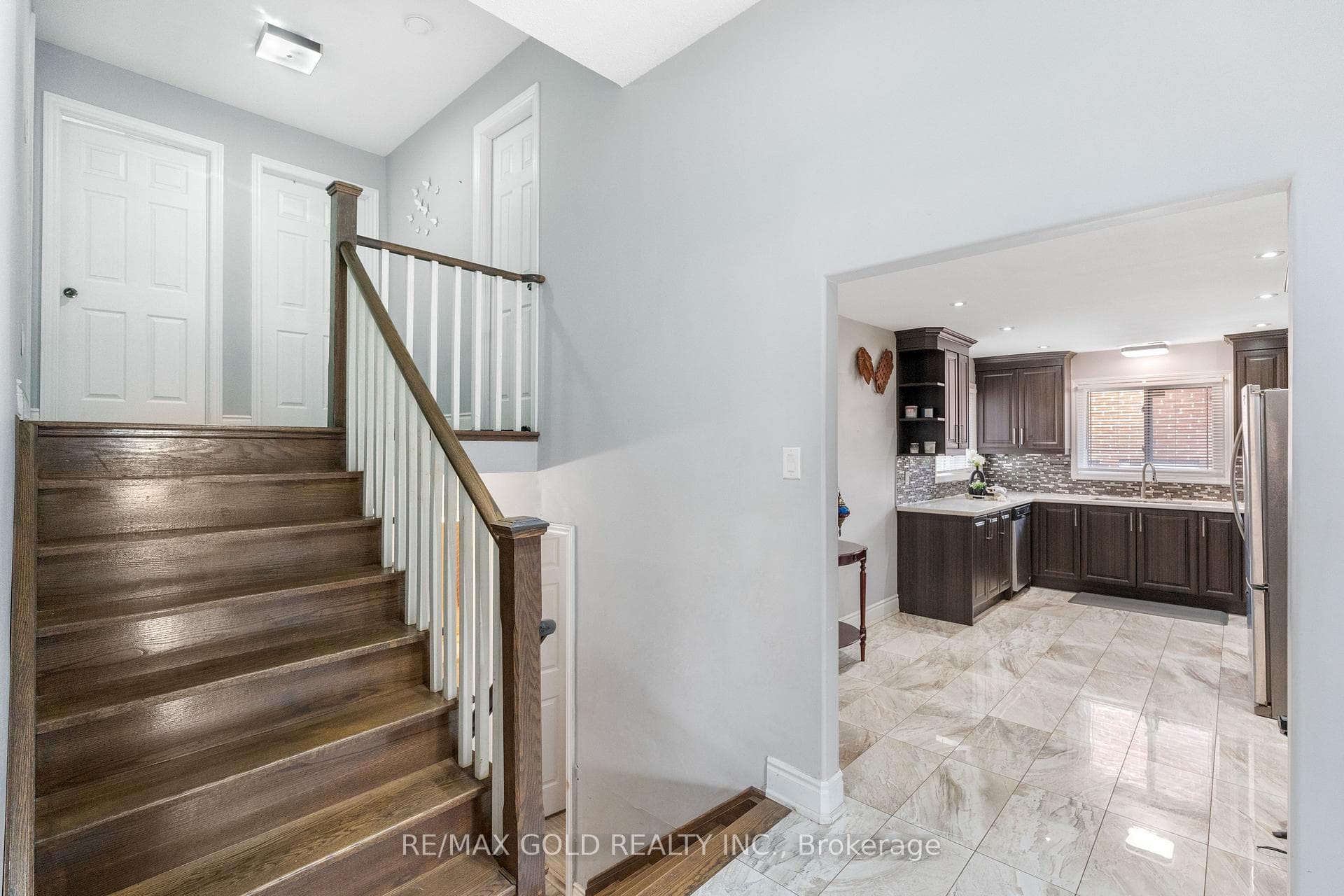 48 Maidstone Crescent photo 13