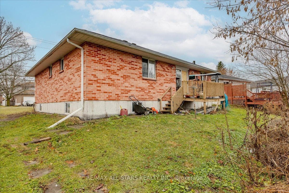 96 Riverglen Drive photo 27