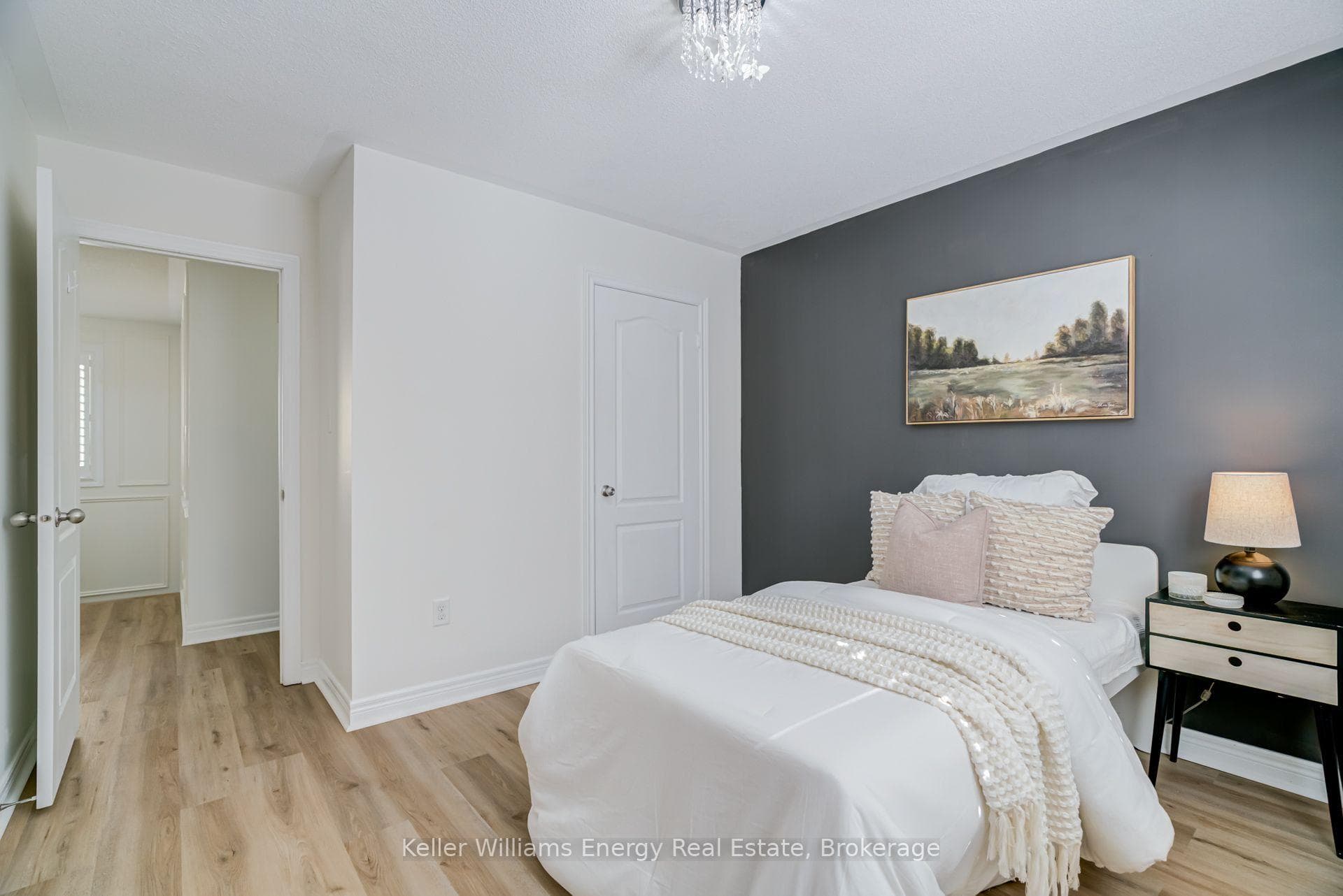 1342 Harlstone Crescent photo 28