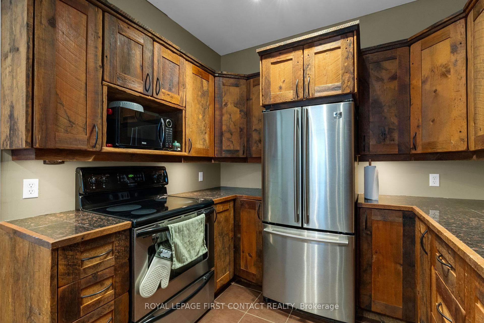 762 Dominion Avenue photo 9