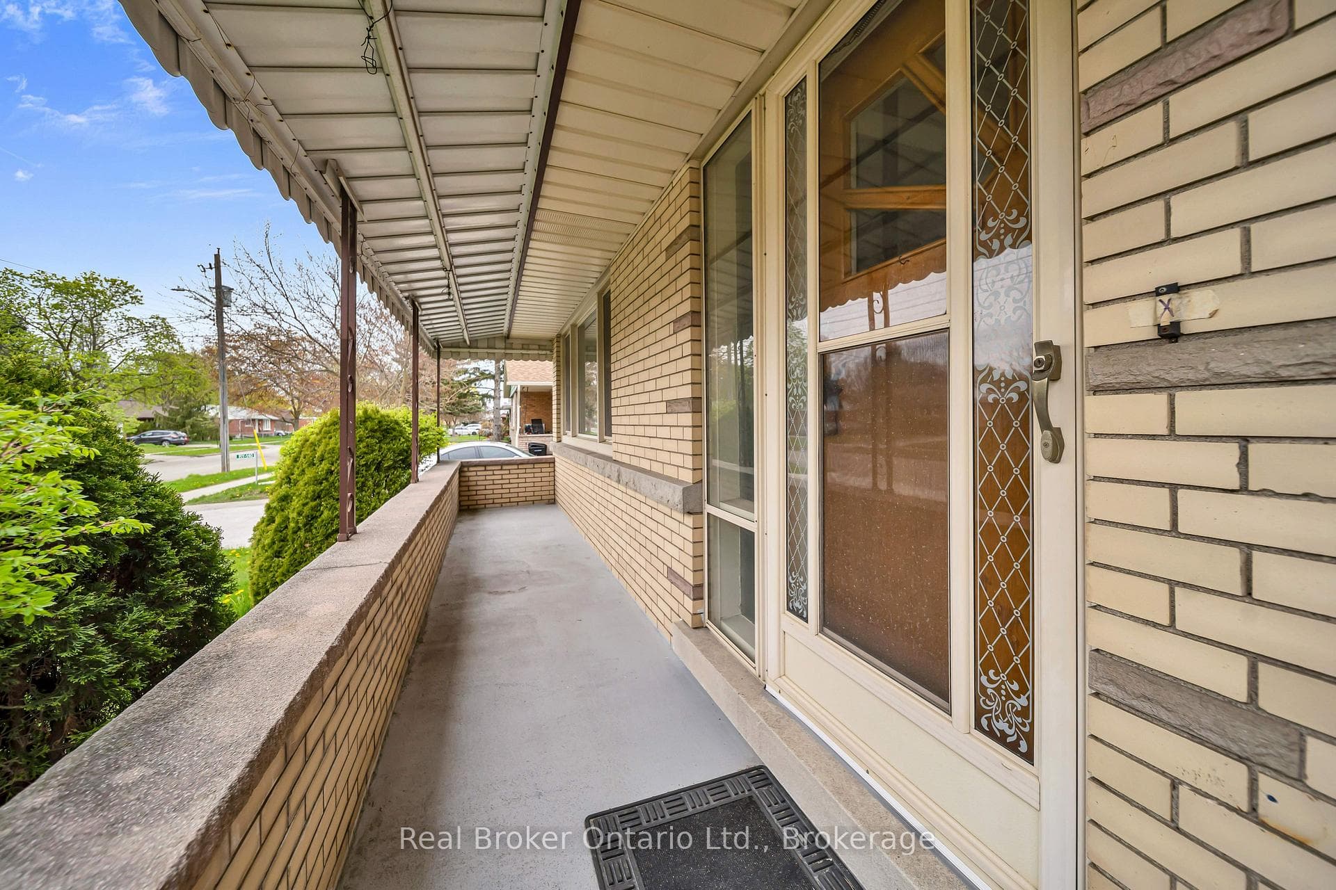 144 Byron Avenue photo 8