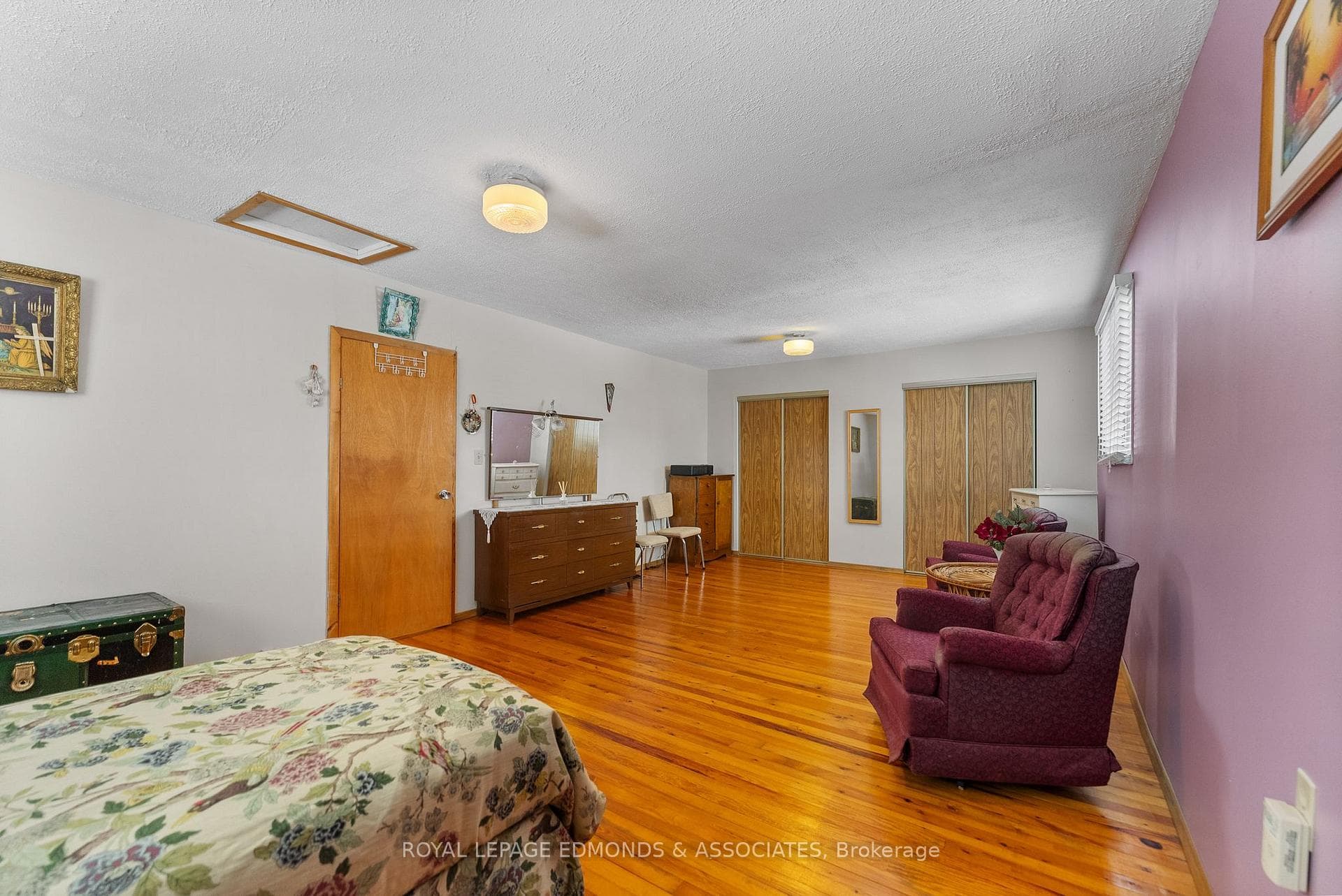 363 Moffat Street photo 19