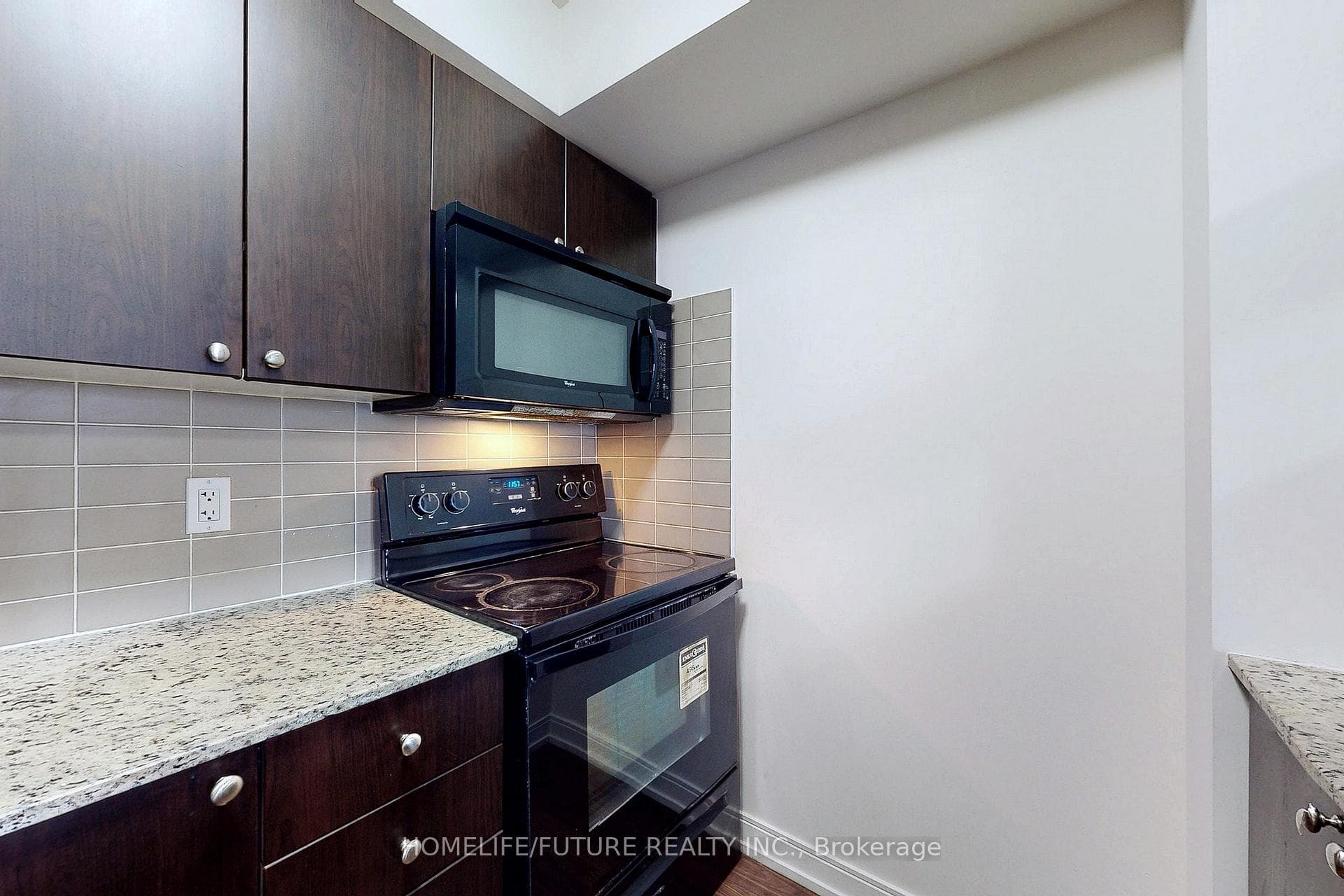 181 Village Green Square Unit 821 photo 7