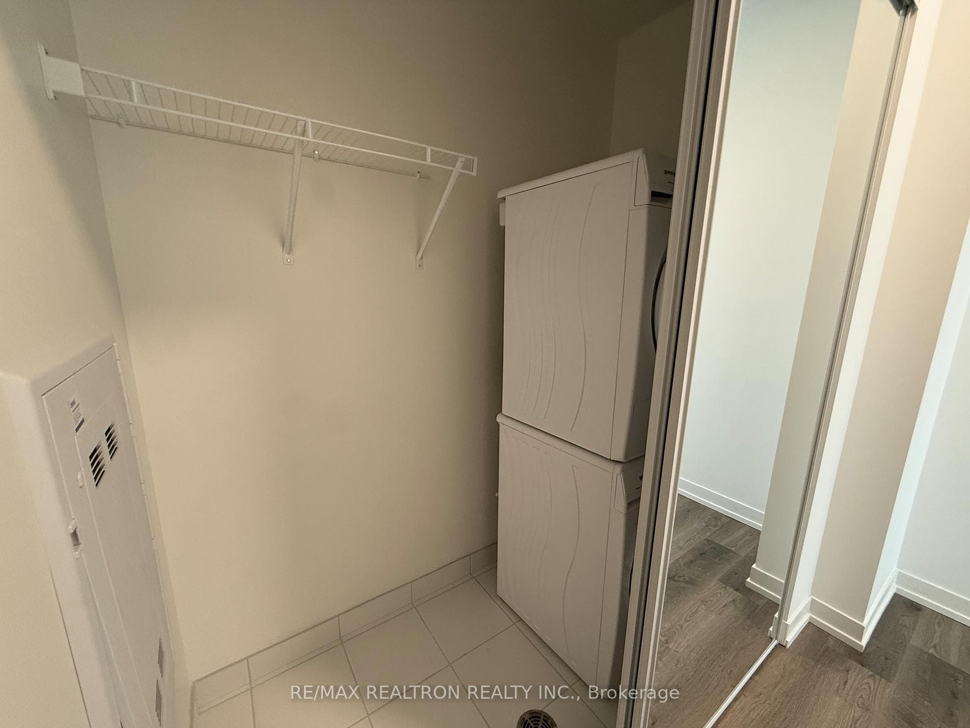 8 Interchange Way Unit 5112 photo 3