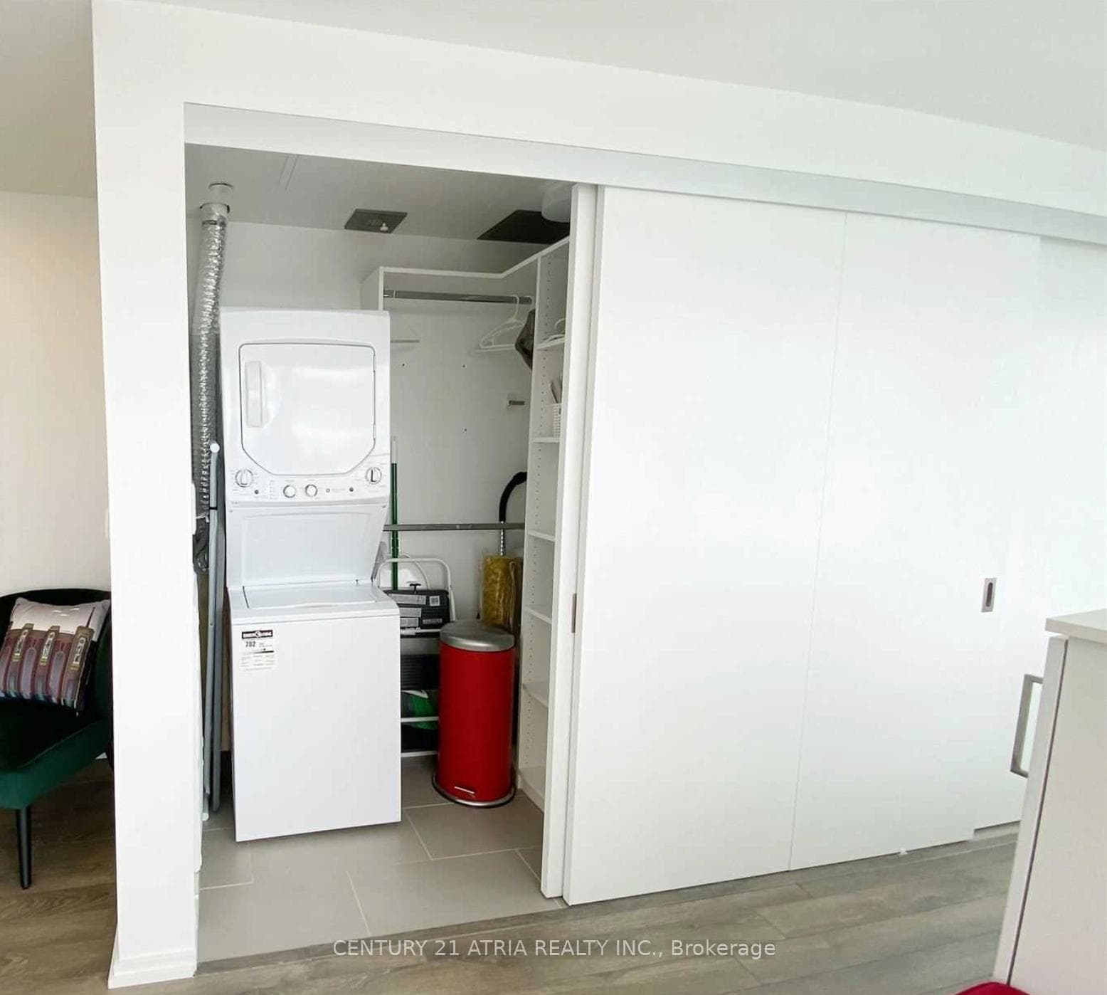 197 Yonge Street Unit 5512 photo 6