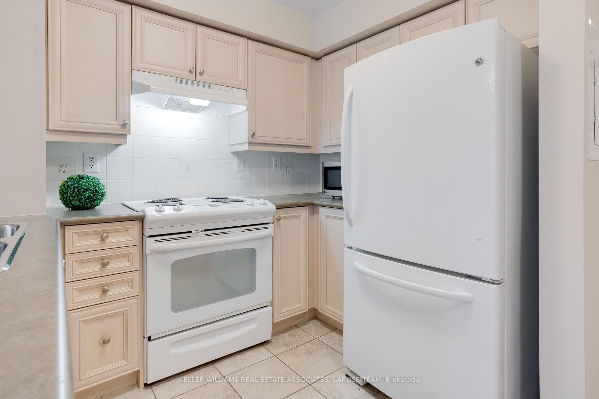 3 Marine Parade Drive Unit 405 photo 8