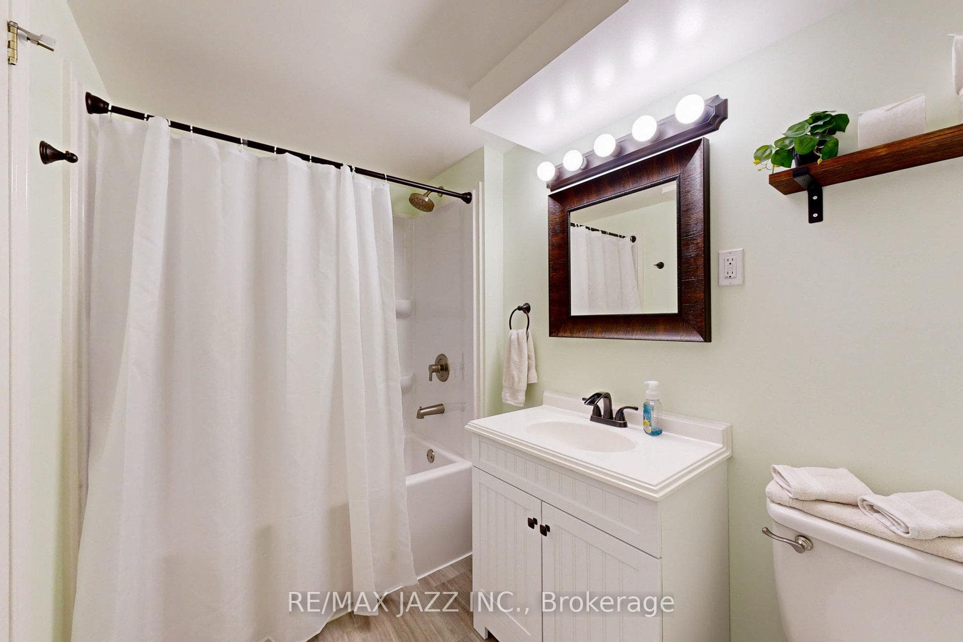 888 Walnut Court photo 25