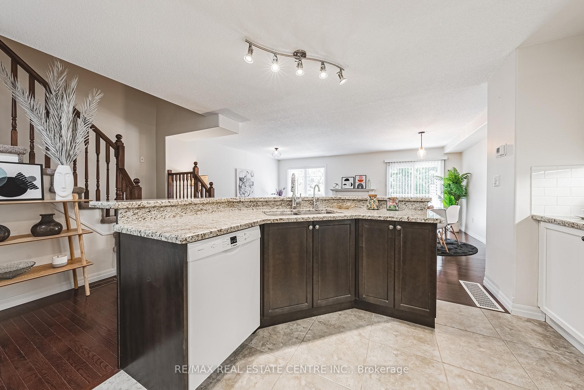 15 Bannister Court Unit 4 photo 6