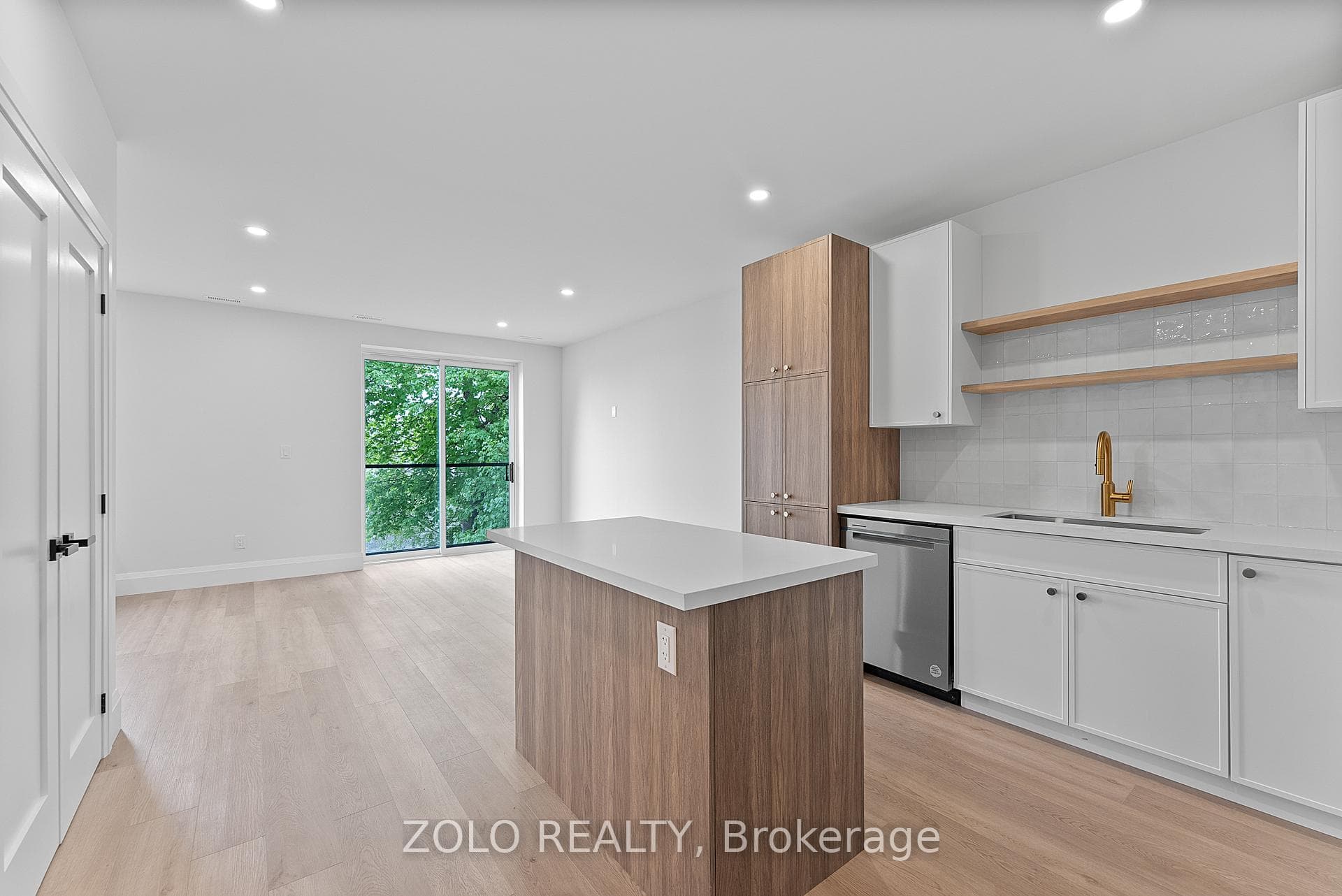 1556 Davenport Road Unit Upper photo 17