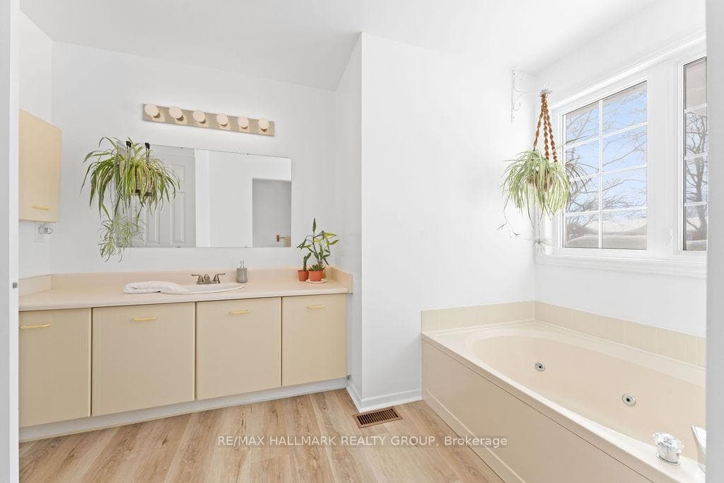 Spacious & bright primary ensuite with soaker tub