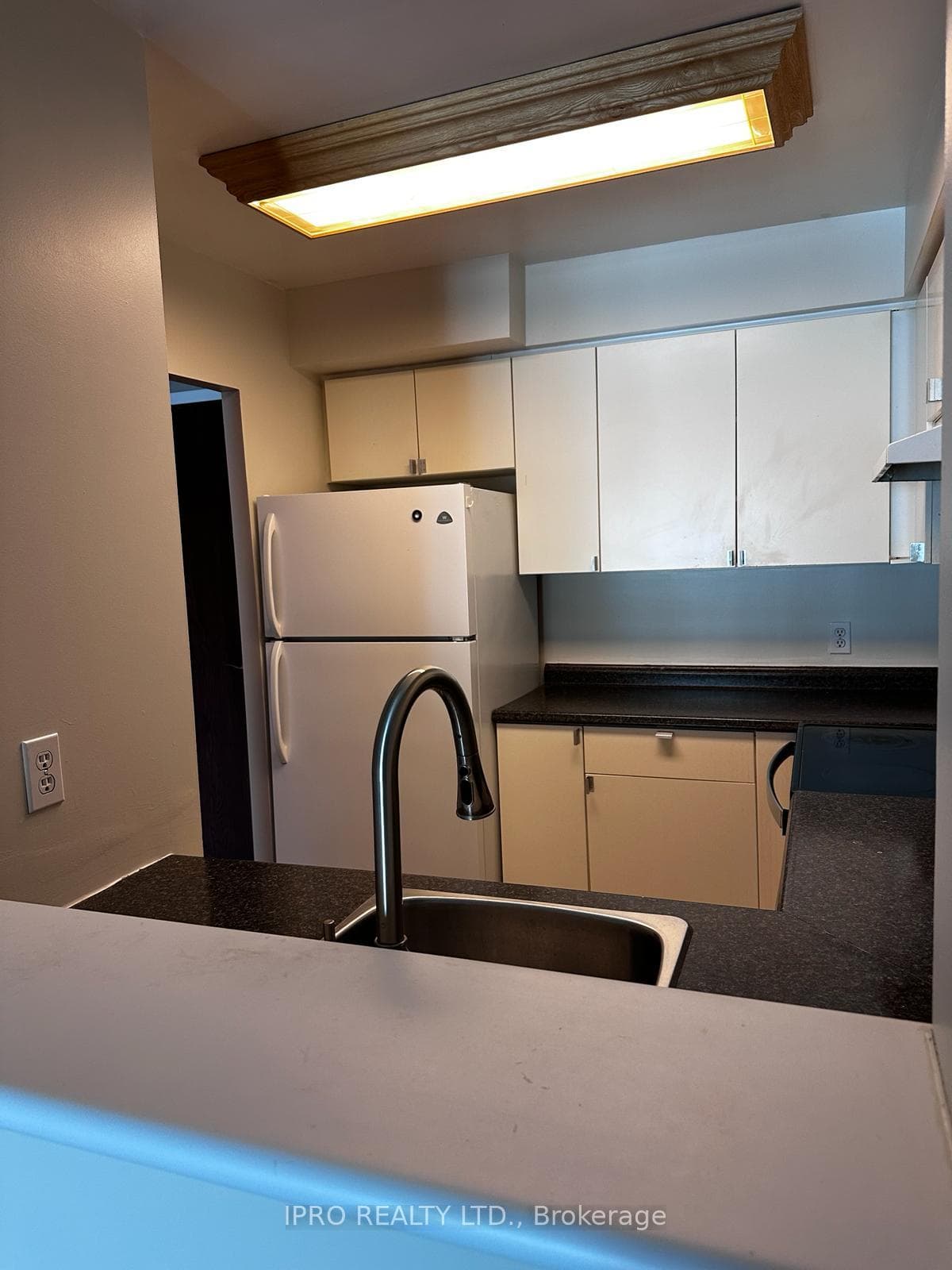 8 Pemberton Avenue Unit 401 photo 15