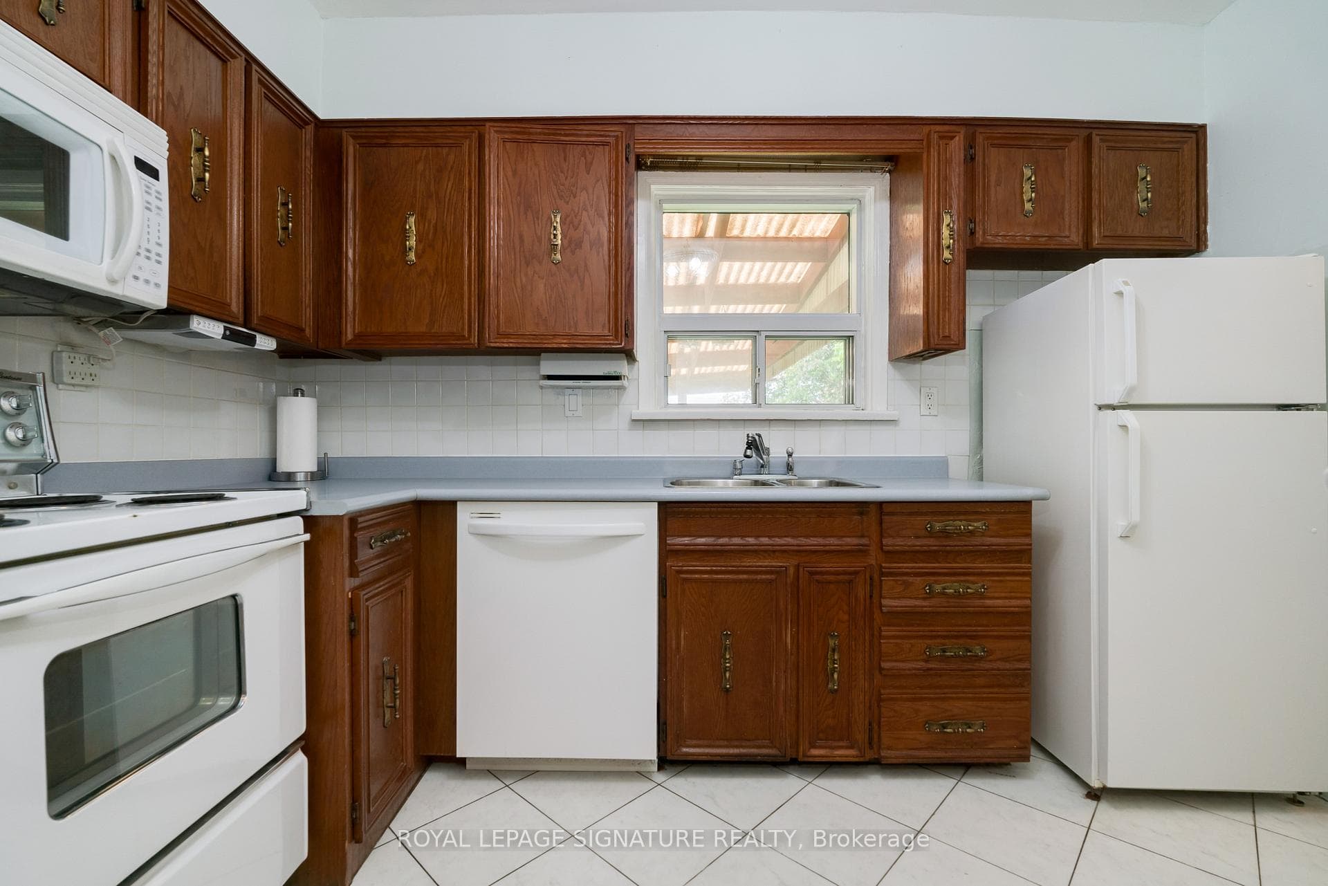 146 Upper Canada Drive photo 12