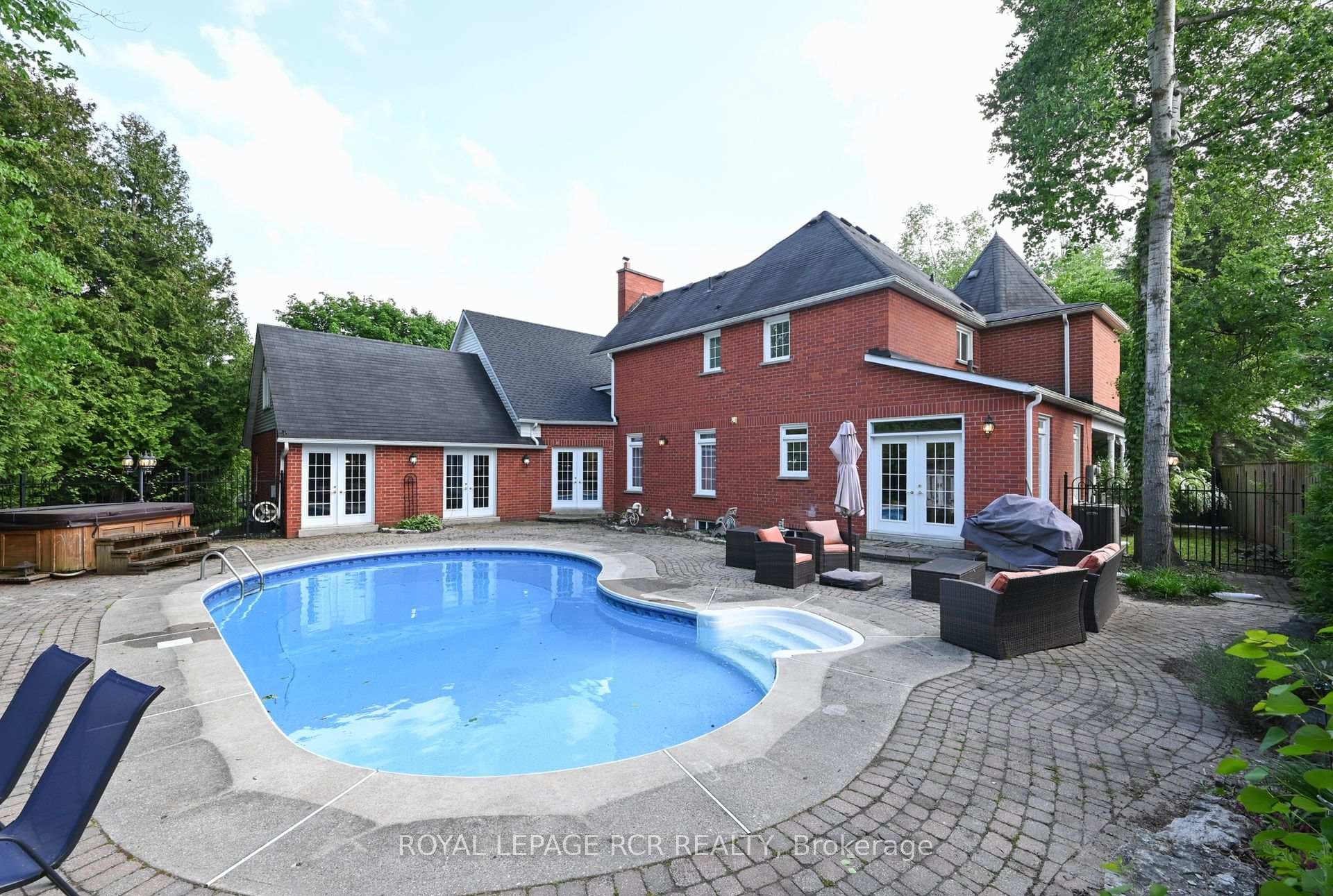 225 Churchill Road photo 38
