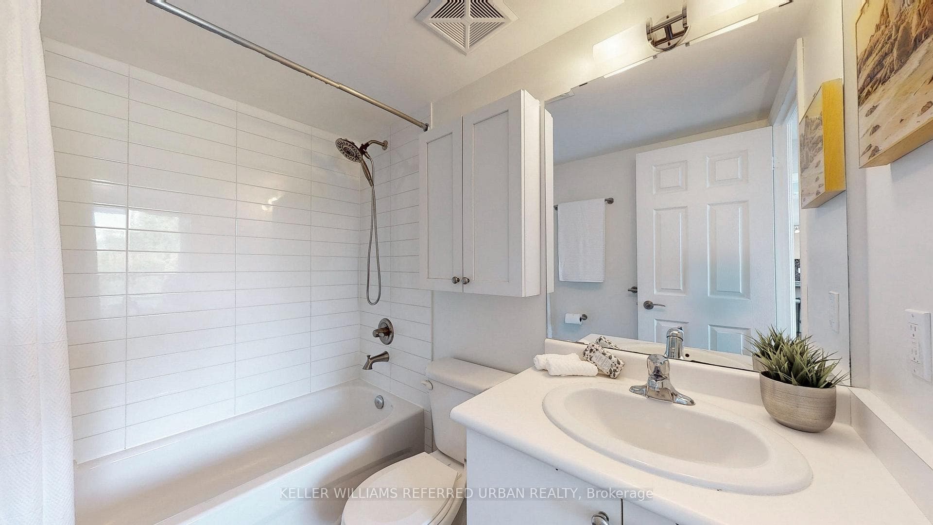 280 Donlands Avenue Unit 302 photo 12
