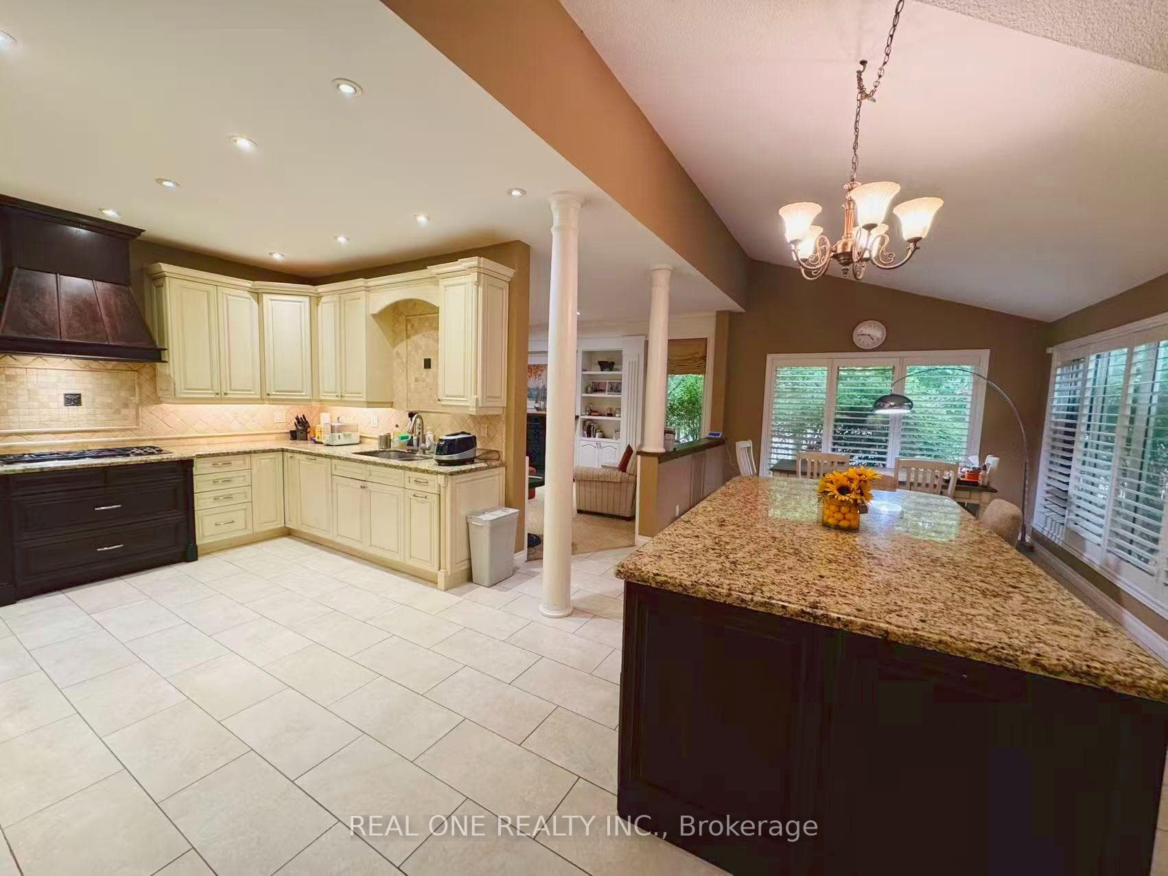 2361 Silverwood Drive photo 8
