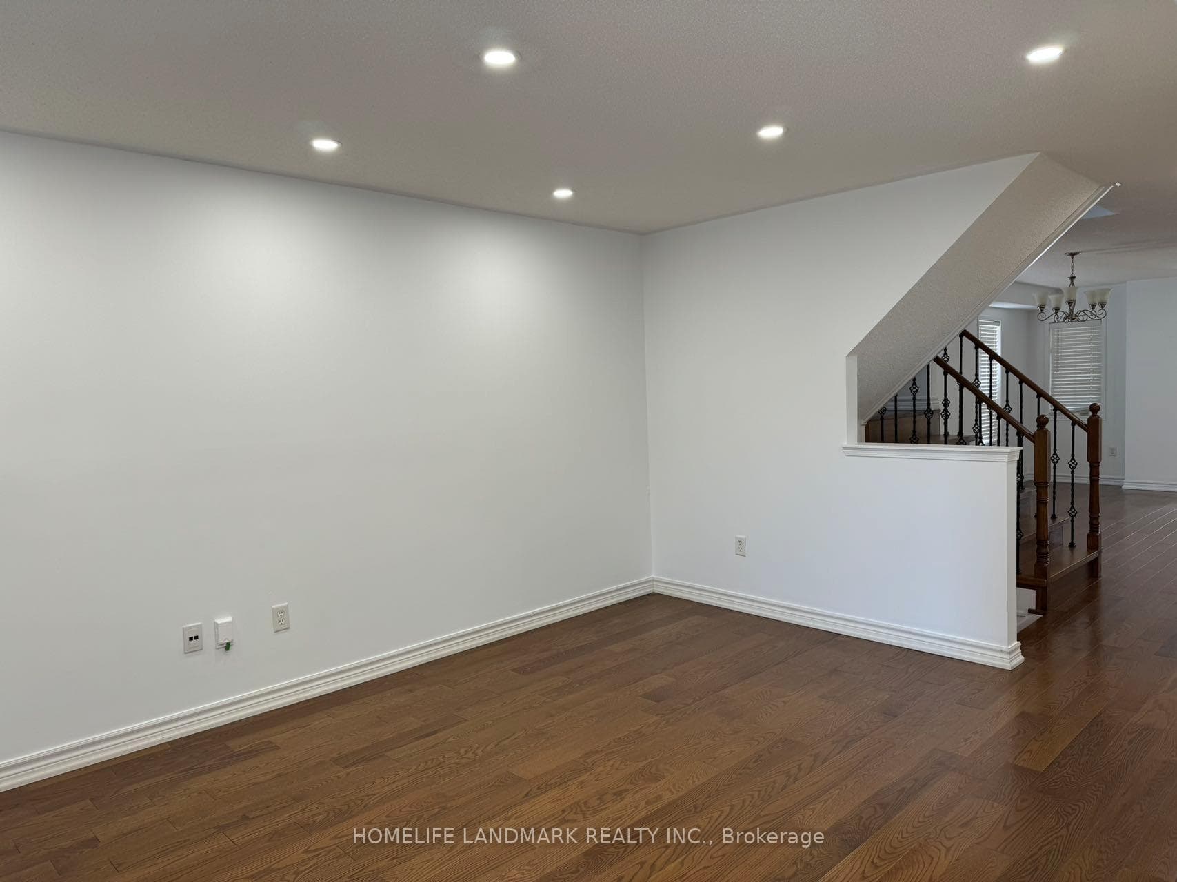 61 Rampart Crescent photo 4