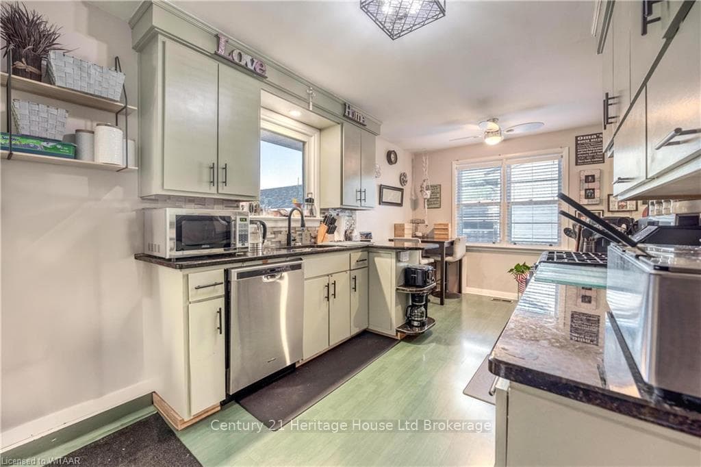 46 MAYFAIR Drive photo 10