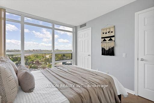 28 Harrison Garden Boulevard Unit 2203 photo 17