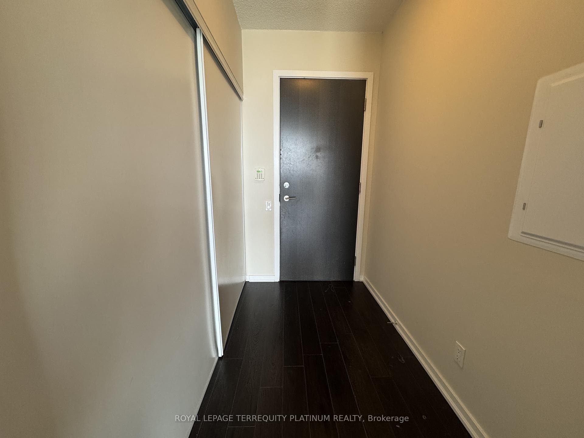 105 The Queensway N/A Unit 2105 photo 1