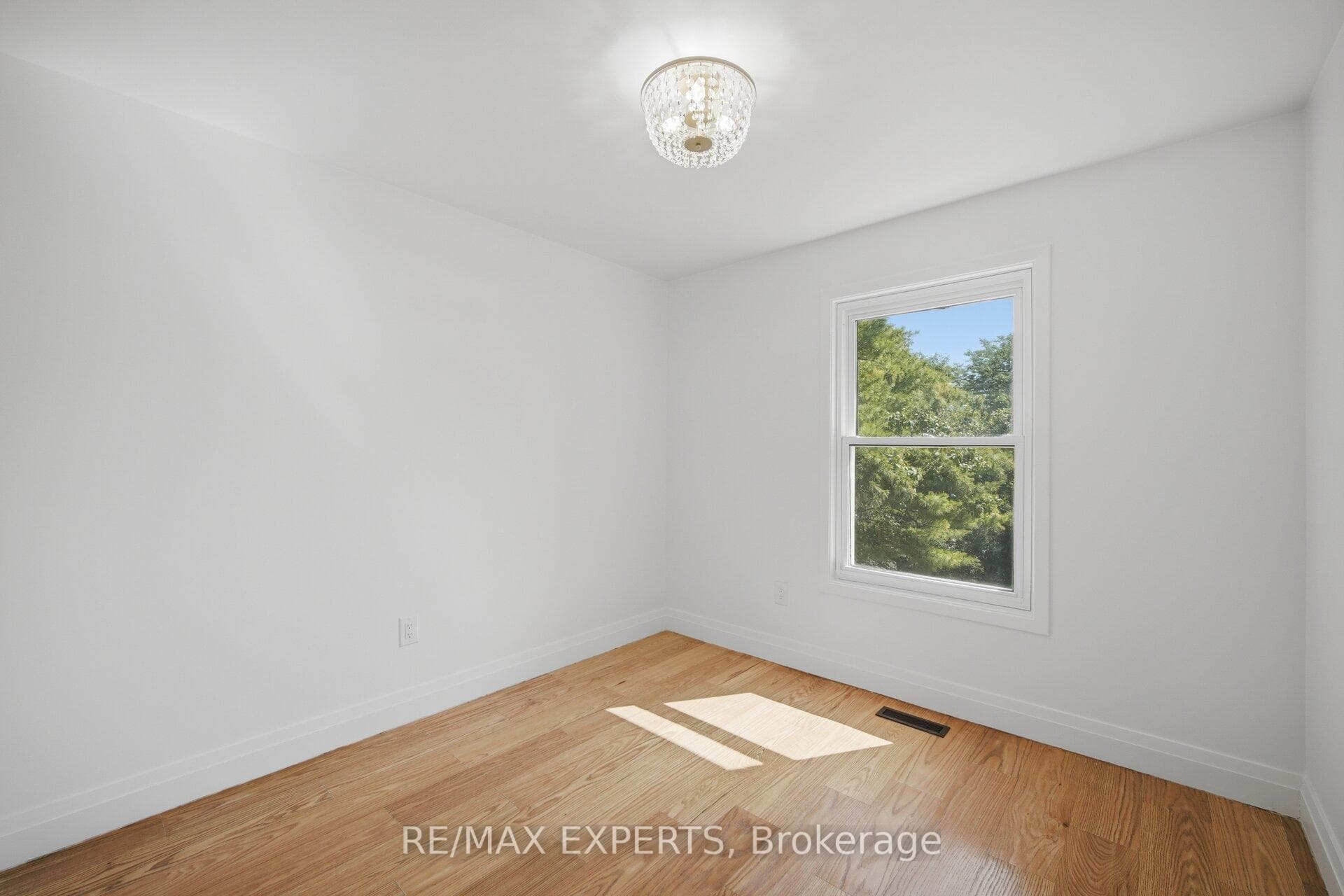 103 Guthrie Crescent photo 23