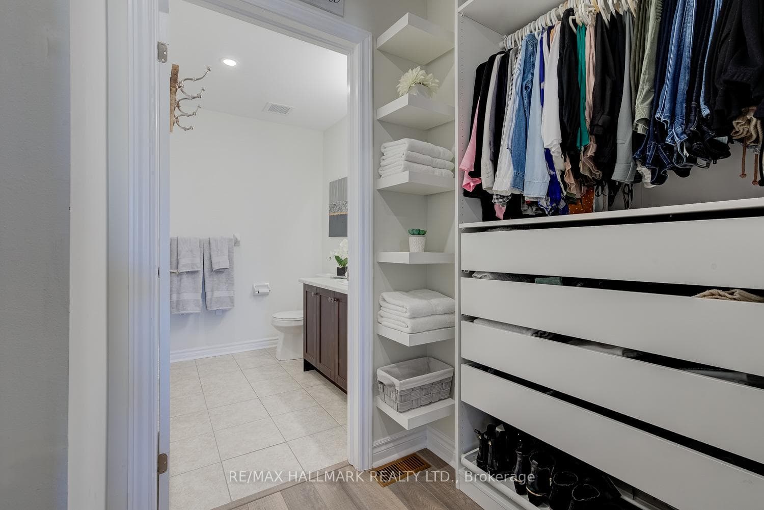 3905 Major Mackenzie Drive Unit 231 photo 24