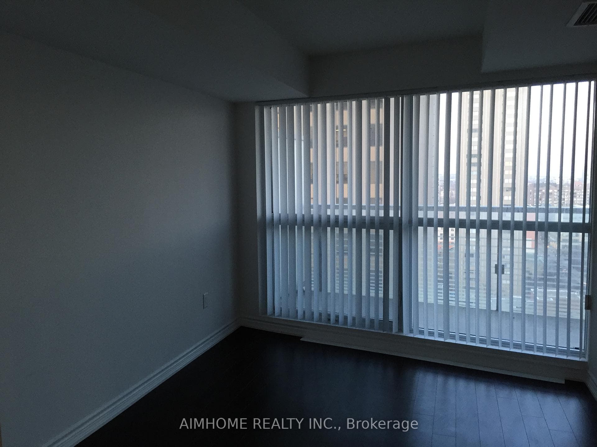 386 Yonge Street Unit 1405 photo 6