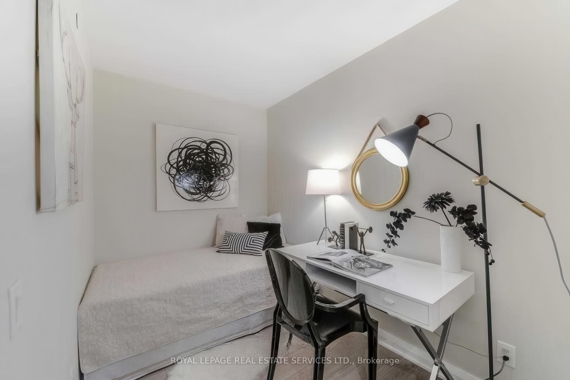 155 Yorkville Avenue Unit 2420 photo 12