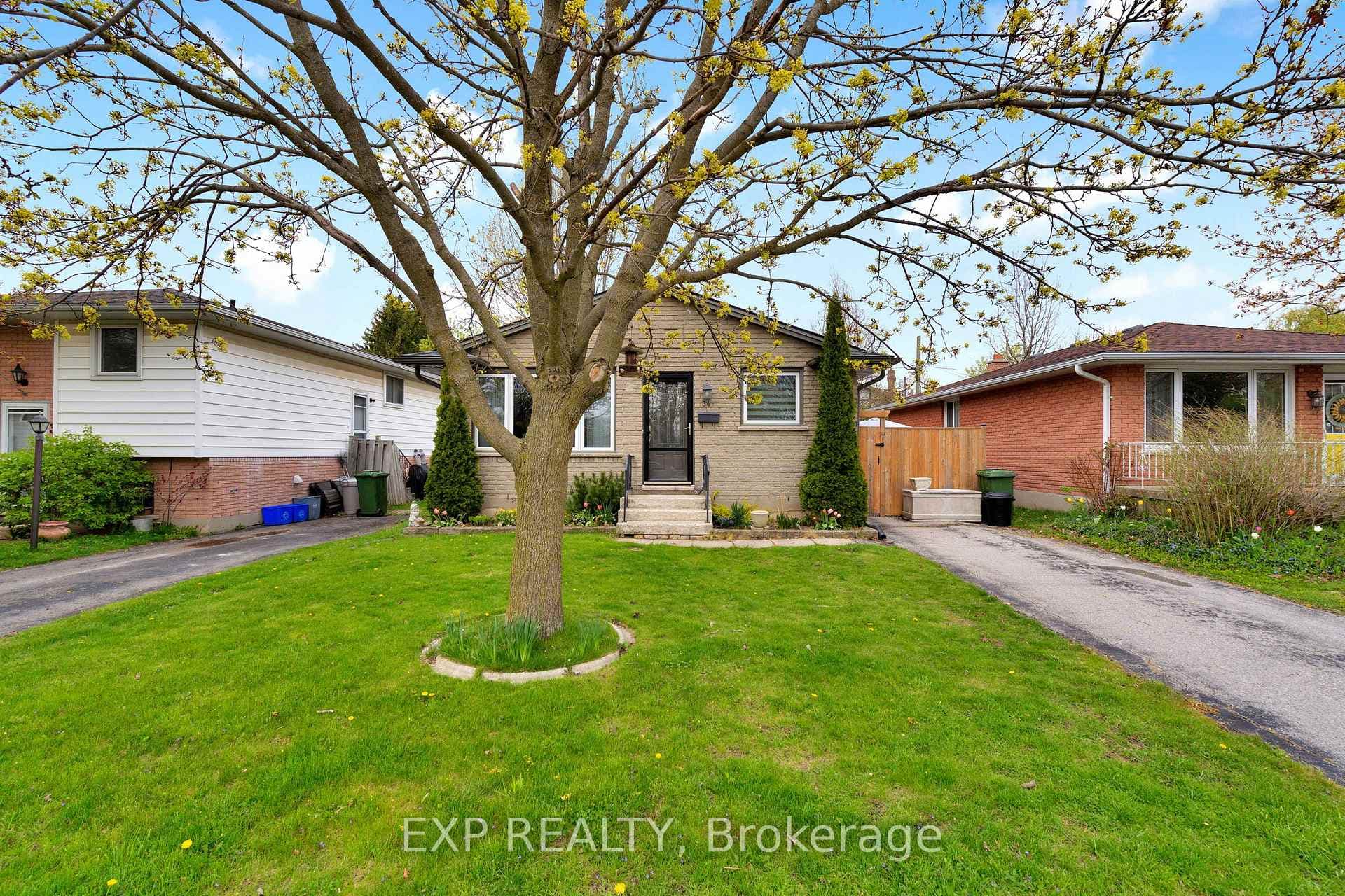 34 Taylor Crescent photo 4