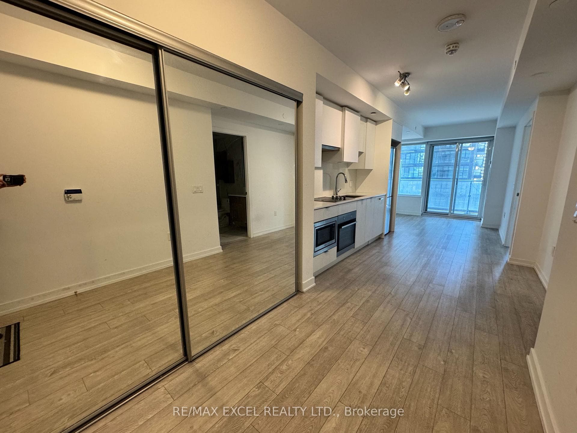 99 Broadway Avenue Unit 712 photo 3