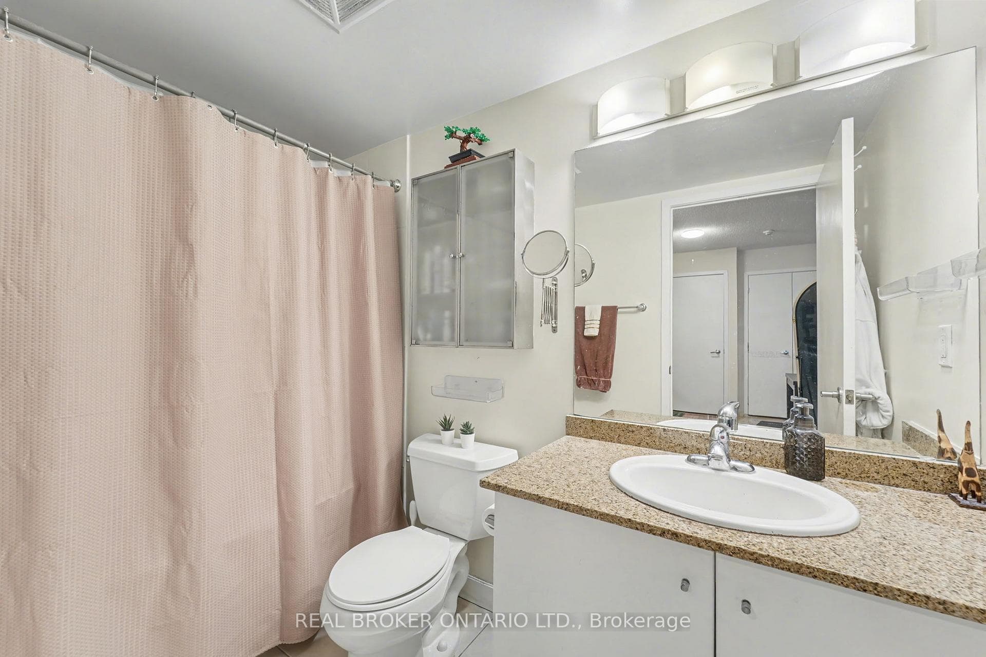 12 Yonge Street Unit 911 photo 11