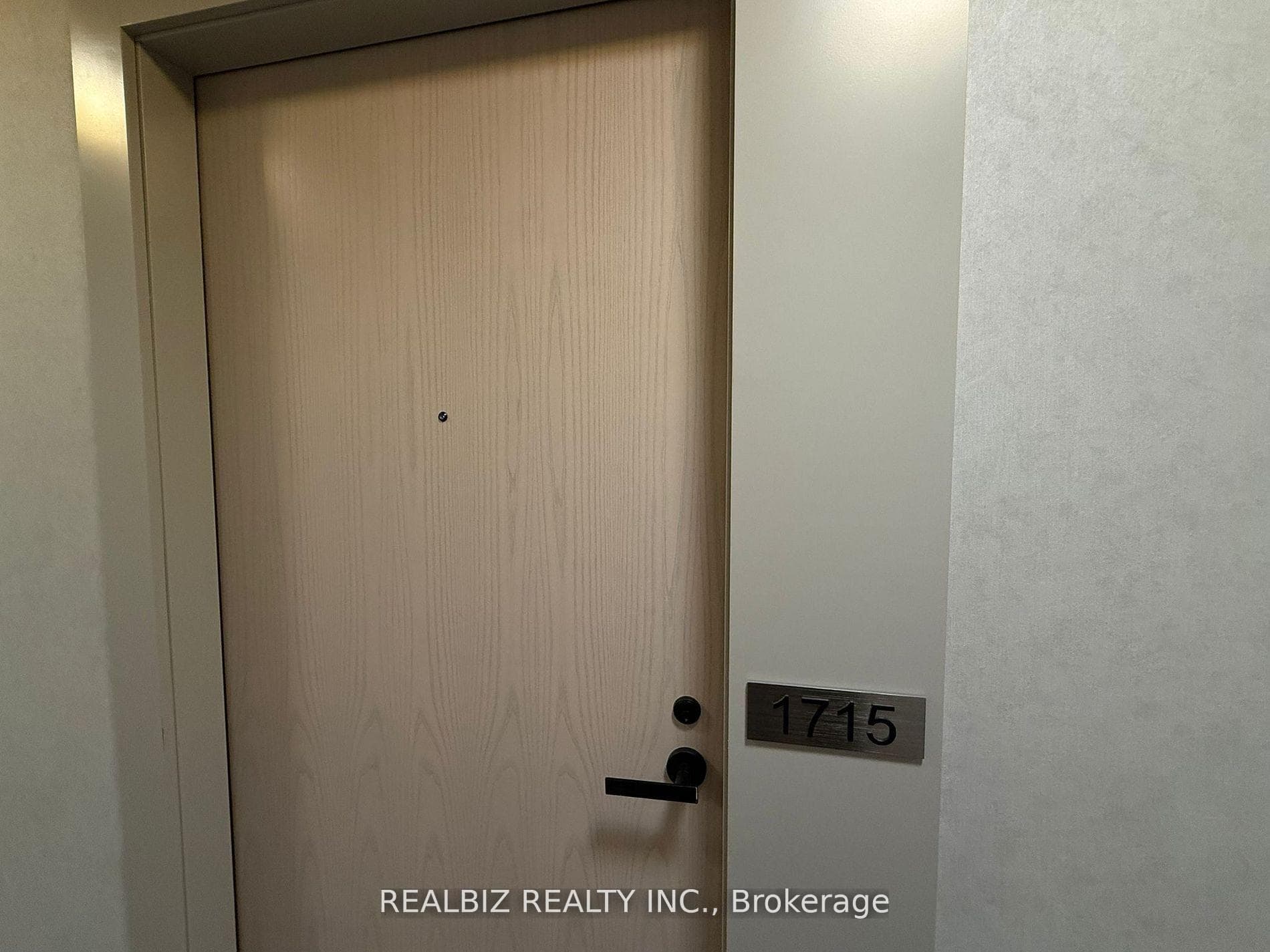 28 Interchange Way Unit 1715 photo 2